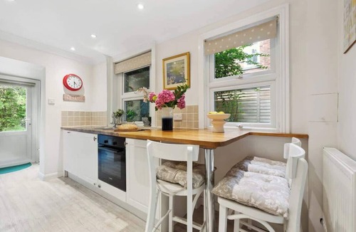 Winchester House | Chic Home w/Garden & Free On-Street Parking