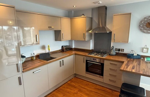 Christchurch Apartment | Christchurch Apartment, Great Location With Parking
