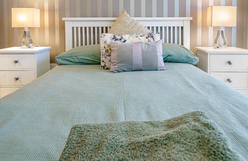 Belfast City Centre Apartment | City Centre Apartment Sleeps 9