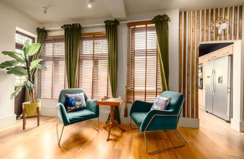 Penylan House | City Retreat w/Hot Tub+Games Room+Twin BBQ+Parking