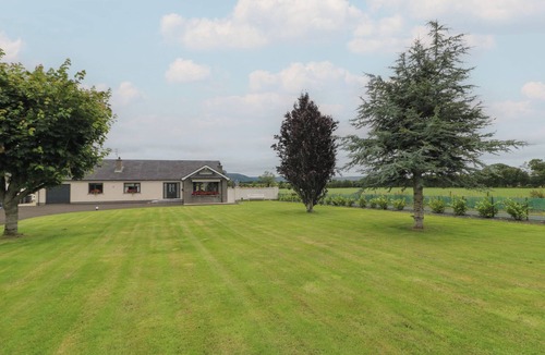 Limavady Cottage | CLARMES HOUSE, pet friendly, with a garden in Limavady