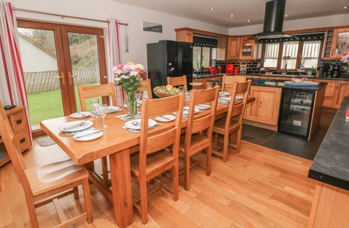 Pendine House | CLEAR VIEW, pet friendly, character holiday cottage in Pendine