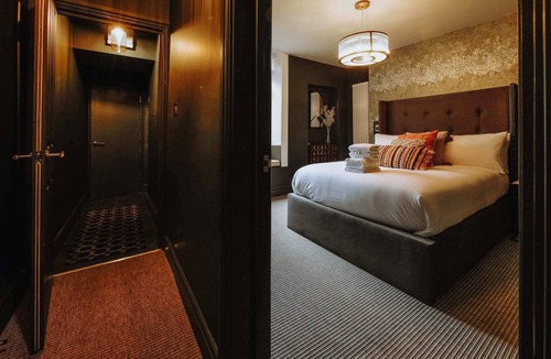 Clifton Apartment | Clifton 32 - Garden Apartment with Hot Tub - Hopewell