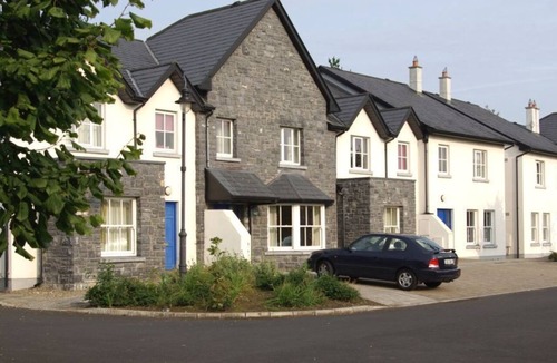 Bunratty Apartment | Close to Bunratty Castle and 15 minutes to Shannon Airport