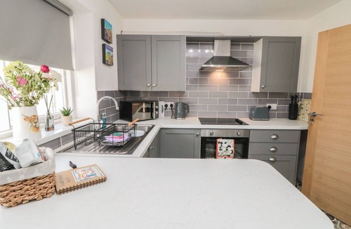Burniston House | COASTAL RETREAT, pet friendly, with a garden in Burniston