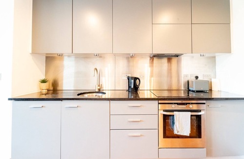 Roath Apartment | Cohost Partners Charming 1BR Retreat Netflix & Cozy Vibes