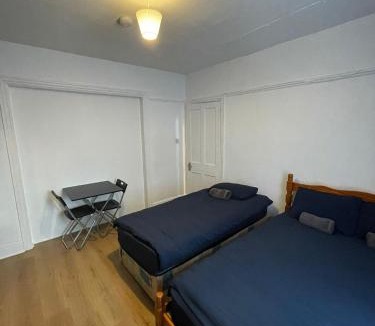 Glasnevin House | Comfort Triple Room near Airport - 2