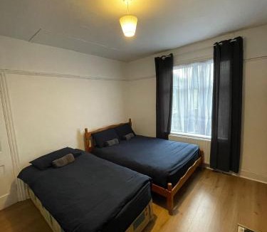 Glasnevin House | Comfort Triple Room near Airport - 2