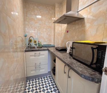 Headington Apartment | Comfortable en-suite one bed room studio
