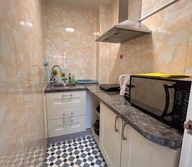 Headington Apartment | Comfortable en-suite one bed room studio