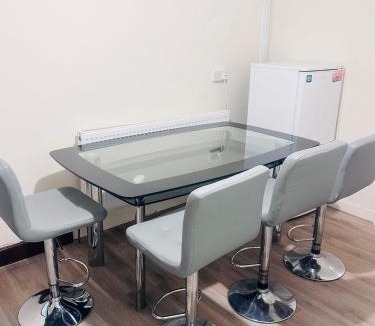 Headington House | Comfortable Room Near Brookes University and Oxford Hospitals, Room G