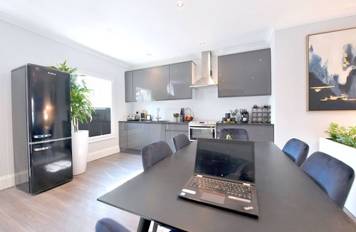 Bishop's House | Contemporary Townhouse near to the London Eye & Waterloo Station
