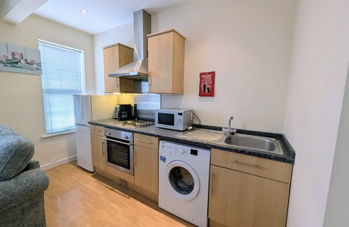 Eastleigh Apartment | Contractor/Business & Family1BR Allocated Parking