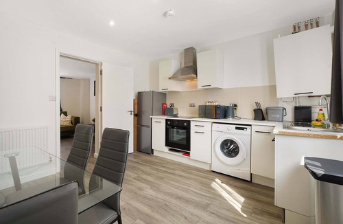 North Bitchburn House | Contractor friendly2BR Great Wi-Fi by Stay With Us