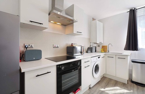 North Bitchburn House | Contractor friendly2BR Great Wi-Fi by Stay With Us