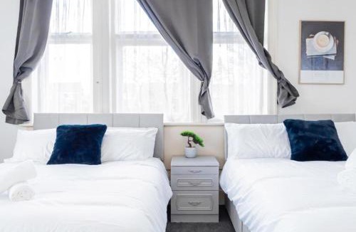 Rogerstone Hotel | Contractor Hotel Stays, Big Groups, Free Parking