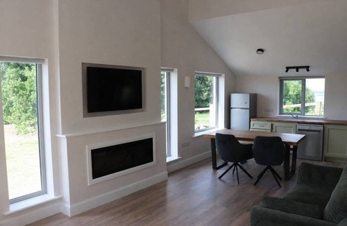 Garrykennedy Cottage | Converted Stables on Lough Derg — Harbour Pubs, Lake Walks, Near Shannon Airport