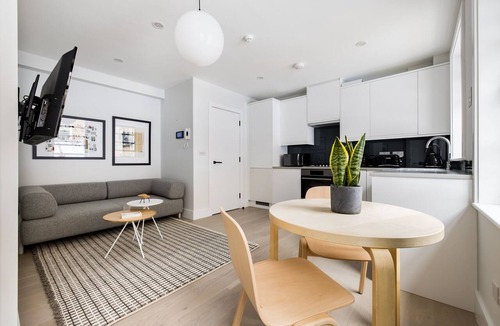 Chinatown Apartment | Cool Leicester Sq Studio - Netflix & Nespresso
