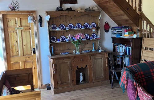 Creegh Cottage | Cosy 200 year old 3 bedroom cottage in Clare 3 min drive to Doonbeg Golf Course