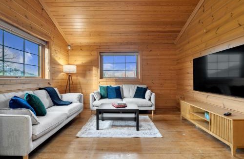 Great Witcombe House | Cosy 4 bed Cotswold Log Cabin Retreat