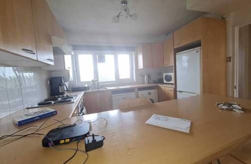 Mortlake Apartment | Cosy apartment close to Roehampton country club and the Priory hospital