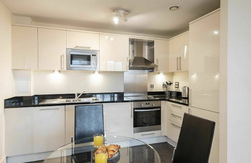 South Bank Apartment | Cosy apartment for 2 people with WIFI, TV and balcony