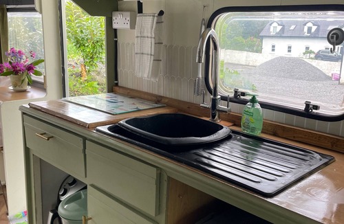 Banna Cabin | Cosy Caravan sleeps 2 with Patio and Parking