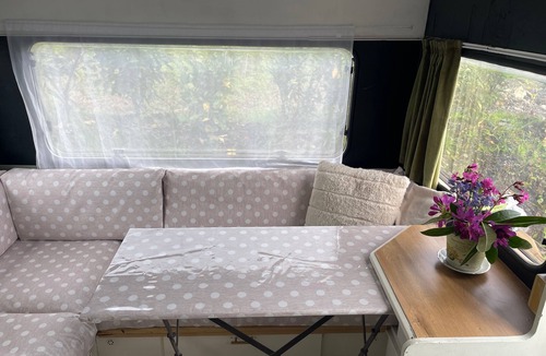 Banna Cabin | Cosy Caravan sleeps 2 with Patio and Parking