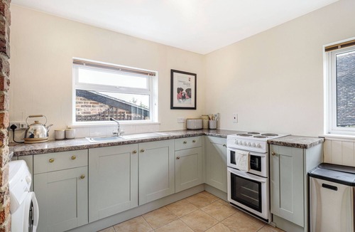Tonbridge House | Cosy Countryside Cottage - Pass the Keys