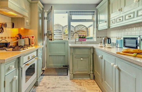 Bryncethin Cottage | “Cosy dog-friendly cottage in Bryncethin, perfect for couples, hospital visits, work stays or a relaxed South Wales break. You’ve got a king bed, enclosed garden, easy parking, fast Wi-Fi and Porthcawl beaches around 10 minutes away.”