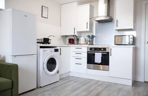 Gabalfa Apartment | Cosy Flat in Cardiff