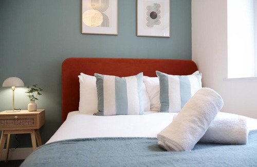 Gabalfa Apartment | Cosy Flat in Cardiff Near Independent Eateries