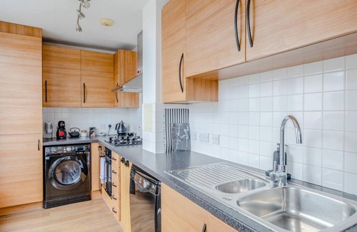 Whitechapel Apartment | COSY MODERN 1 BD FLAT W/TERRACE IN ALDGATE EAST NEAR TOWER BRIDGE