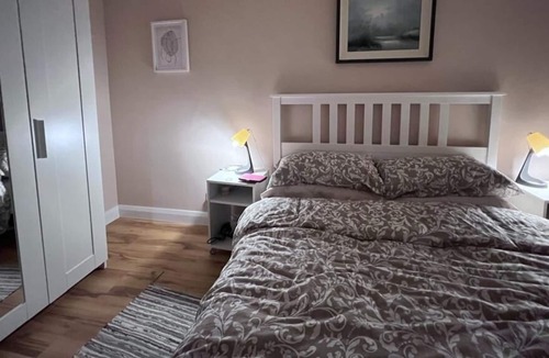 Carnlough Apartment | Cosy one bedroom apartment in Carnlough 4 minute walk to the beach