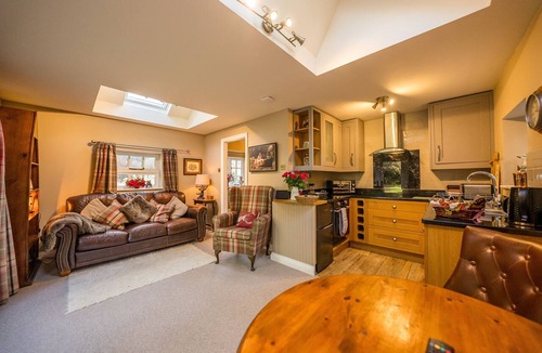 Henryd Cottage | Cosy retreat for Two with Mountain and Garden Views | Porthdy-Glyn-Isa