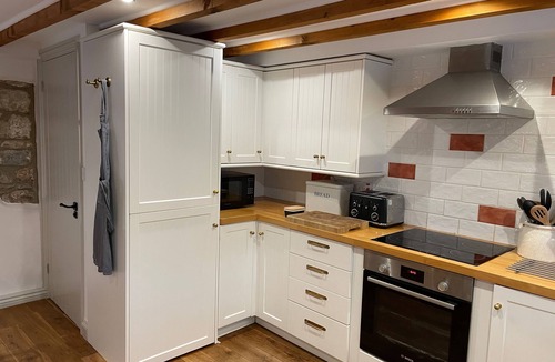 St. Florence Cottage | Cosy rural cottage, near incredible Pembrokeshire beaches