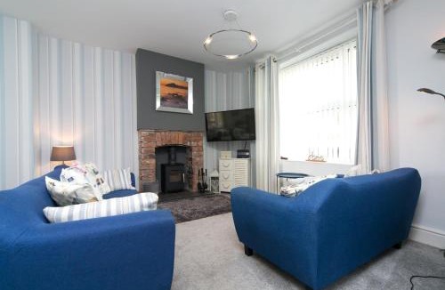Criccieth House | Cosy seaside cottage