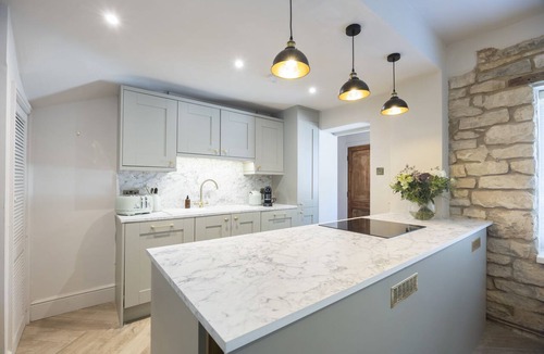 Winchcombe Cottage | Cosy Teapot Cottage in Winchcombe with Log Burner