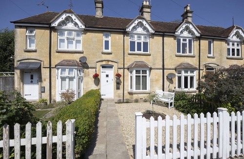 Winchcombe Cottage | Cosy Teapot Cottage in Winchcombe with Log Burner