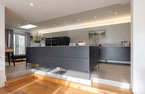 Nailsworth House | Cotswold Hillside Retreat with Stunning Views
