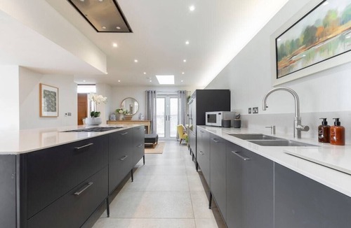 Nailsworth House | Cotswold Hillside Retreat with Stunning Views