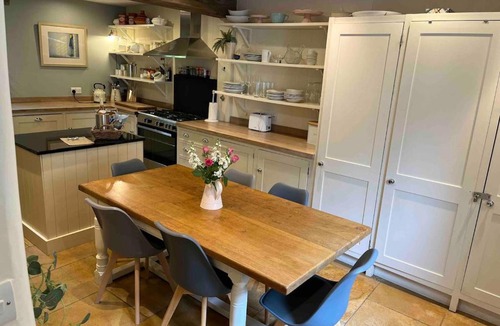 Witney Apartment | Cottage c1790, Superb central Witney, free parking