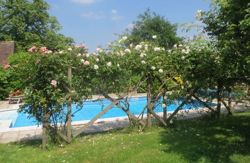 Penwood House | Country House, Sleeps 10, Swimming Pool And Tennis Court, In Inkpen, Berkshire