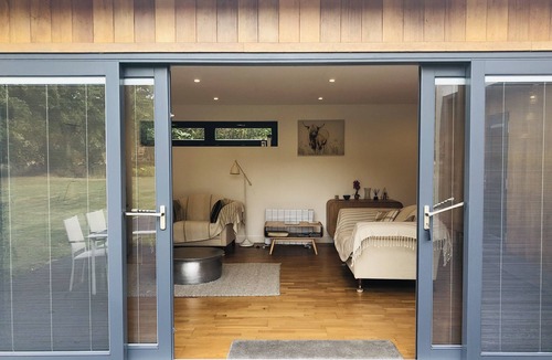 Broad Oak Apartment | Countryside Annex- Sleeps 2, Free Parking & Garden