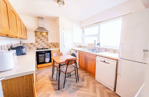 Cyncoed Apartment | Cozy 2-Bed, 1-Bath with Free Parking, Close to Roath Park