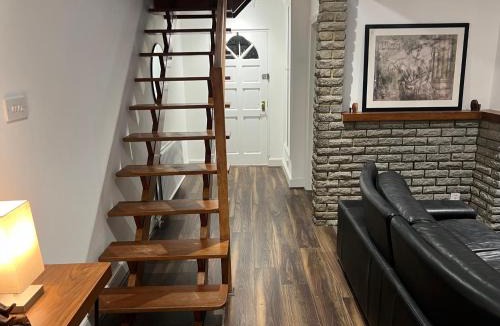Abbey Wood Apartment | Cozy 3 Bedroom House, Greenwich, London