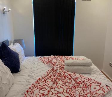 Barking Apartment | Cozy Entire Apartment with Free onsite Parking, 2-Min Walk to Barking Station