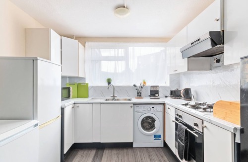 Glyndon House | Cozy House w/garden near 02 Arena sleeps 10, 2 mins to station