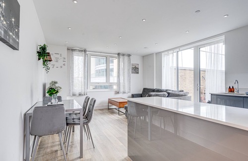 St. Mary's Park Apartment | Cozy London Apartment with 2 Bedrooms