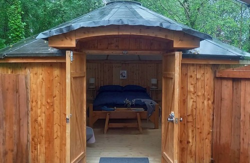 Ardnatrush Cottage | Cozy Retreat Sleeps 2 with Hot Tub & Pets Ok